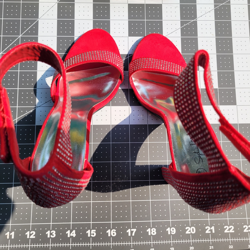 Sophia Taylor Red Heeled Shoes with Sleek Design - Picture 8 of 13